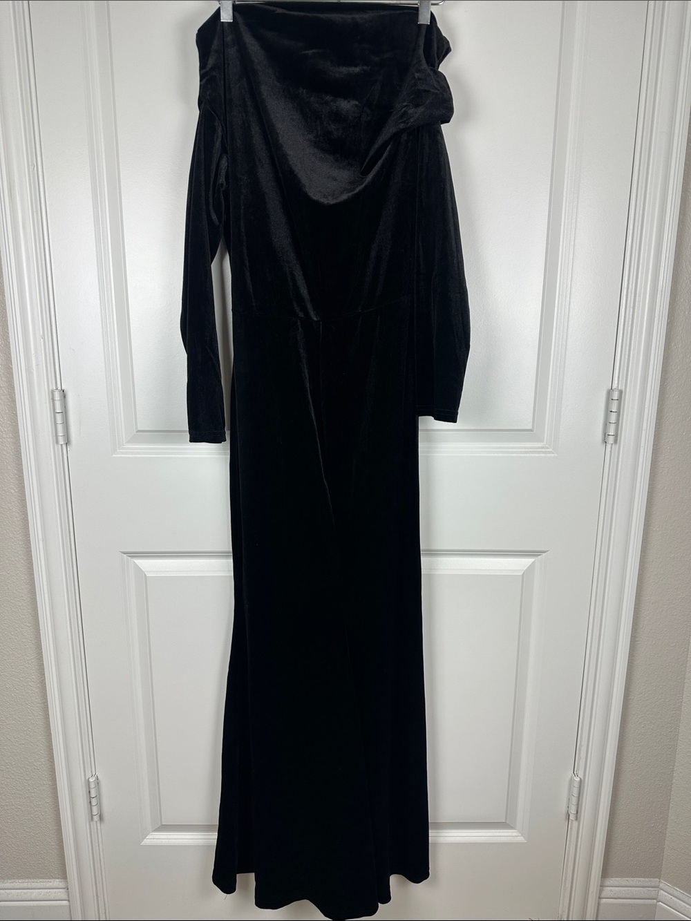 Fashion Nova Tiana Black Velvet Off-Shoulder Maxi Dress - Picture 4 of 5
